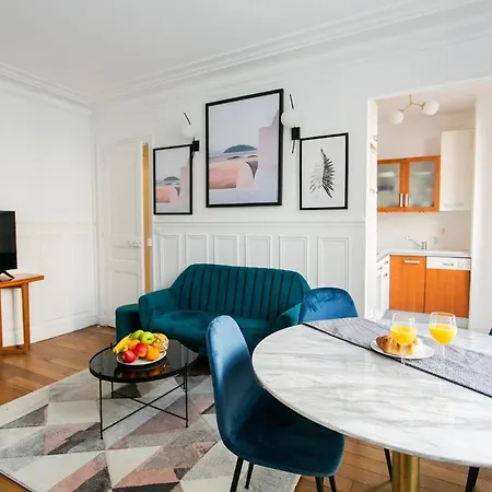 St Germain - Le Bon Marche Париж